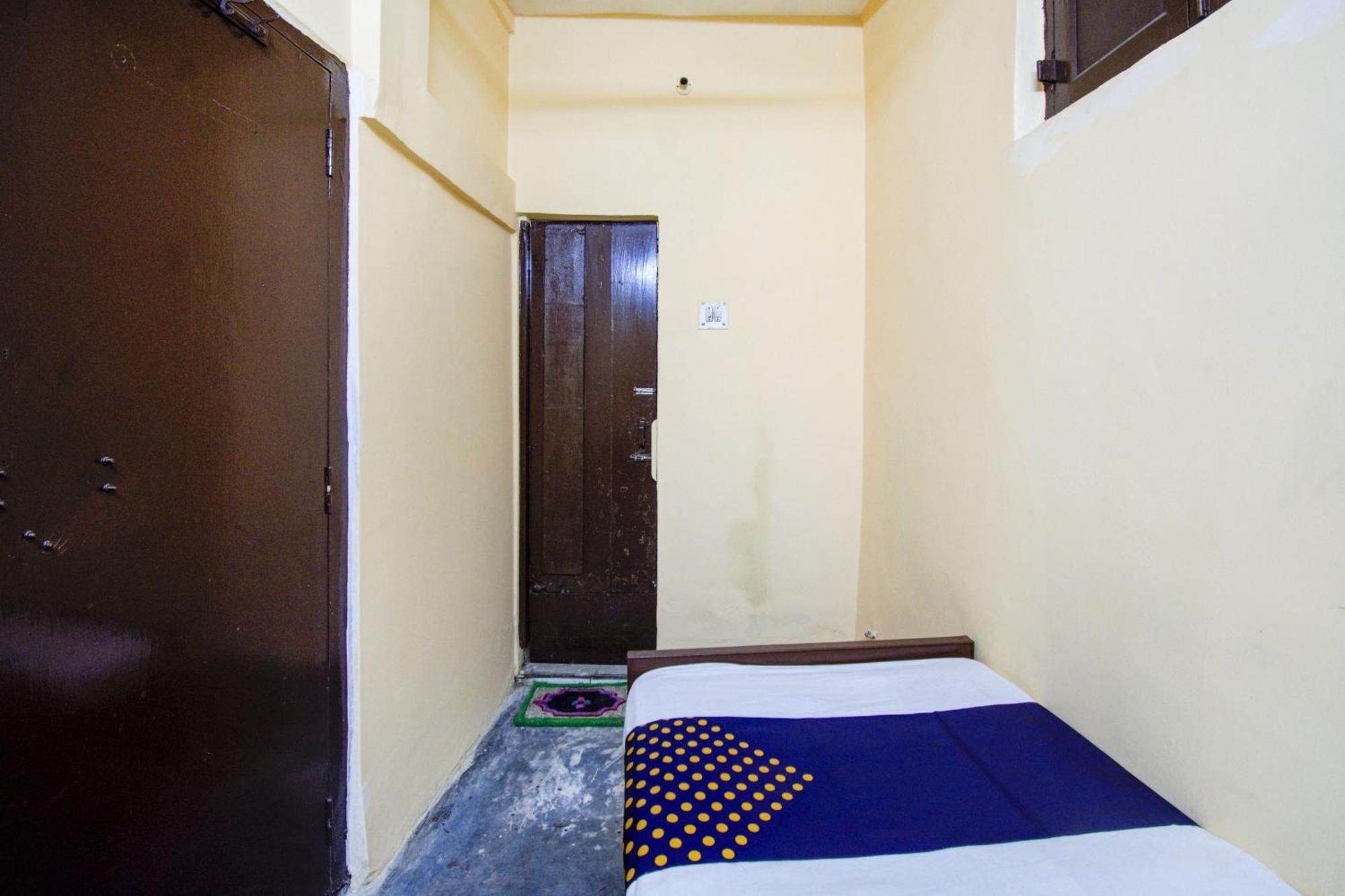 Spot On Dear Hotel Bara Bazar Exterior foto