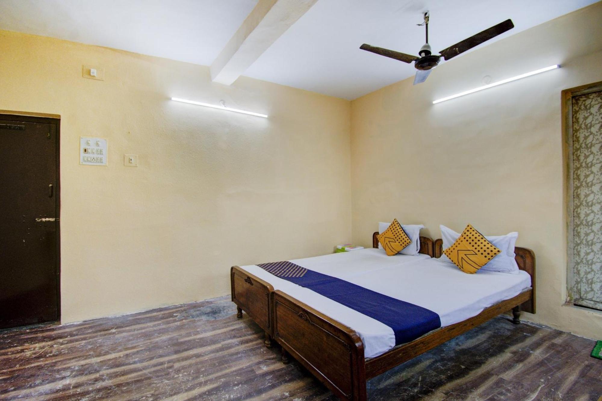 Spot On Dear Hotel Bara Bazar Exterior foto