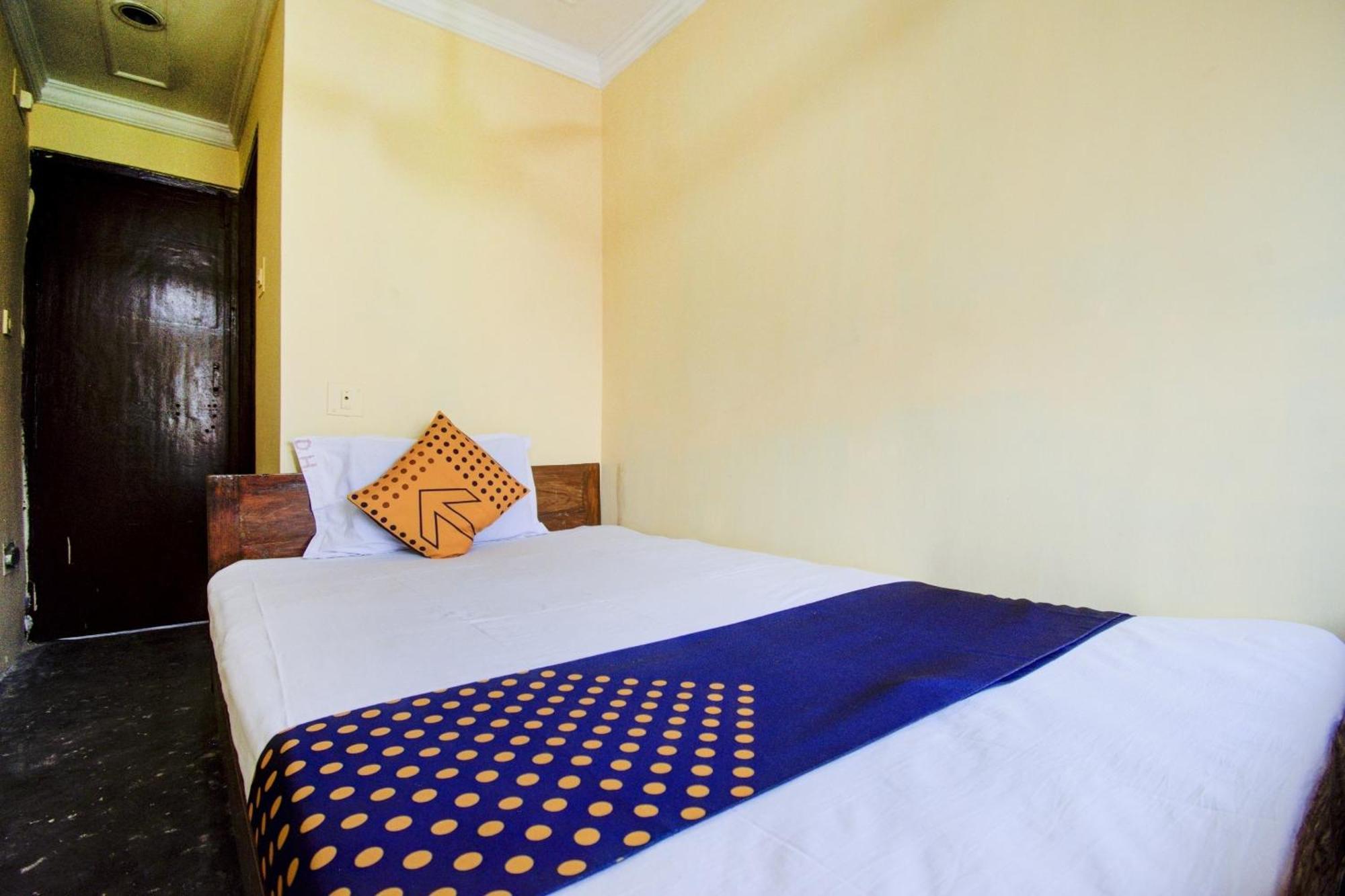 Spot On Dear Hotel Bara Bazar Exterior foto