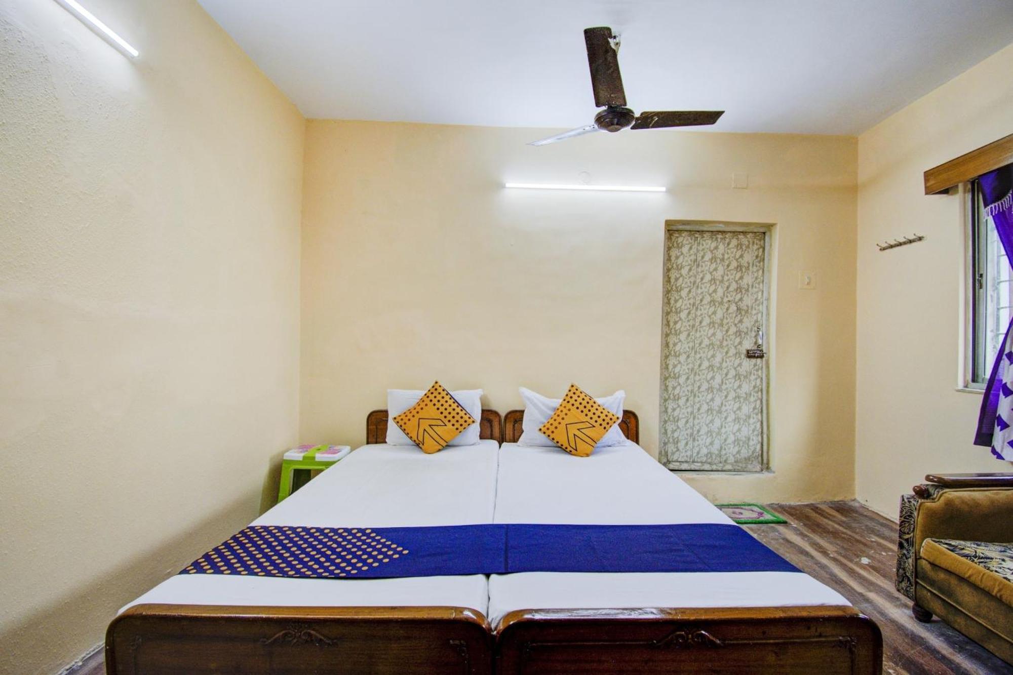 Spot On Dear Hotel Bara Bazar Exterior foto